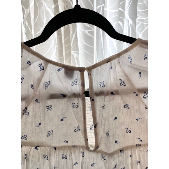 White, long sleeve top. - Picture 3 of 5